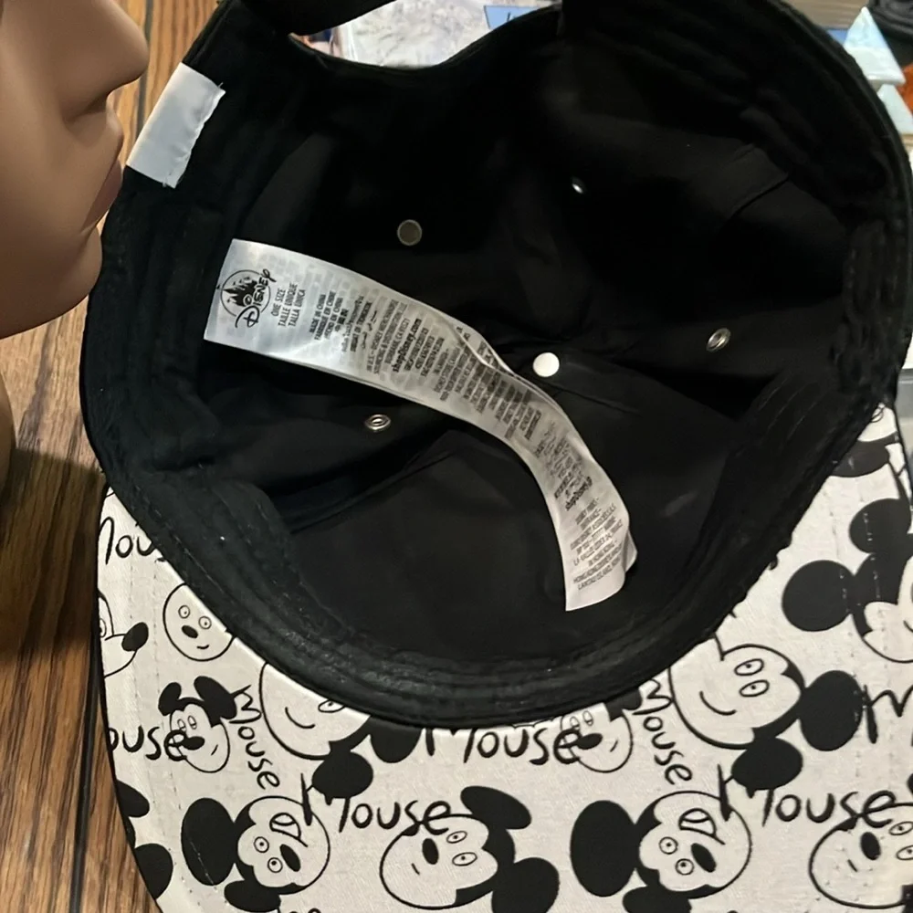 Men’s  Black and White Mickey Mouse hat!